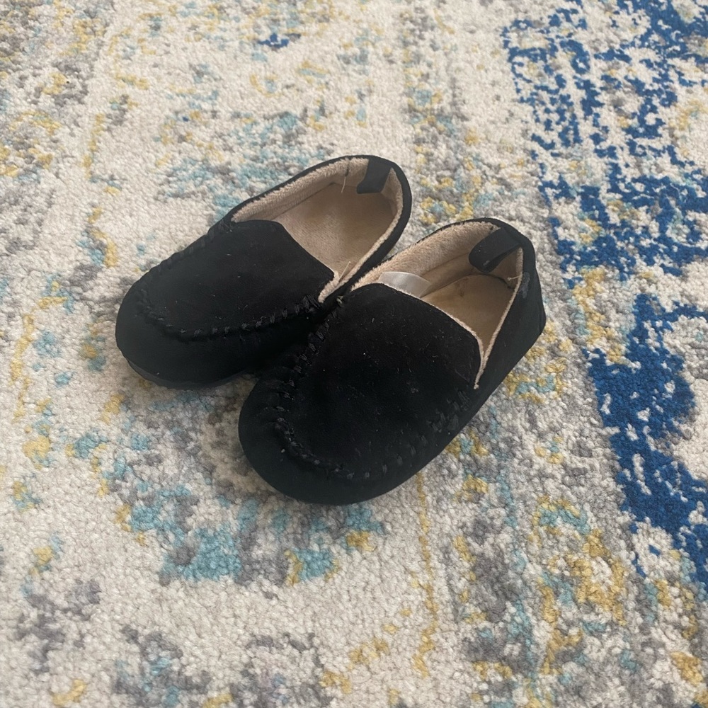 EUC H&M black slippers sz 6